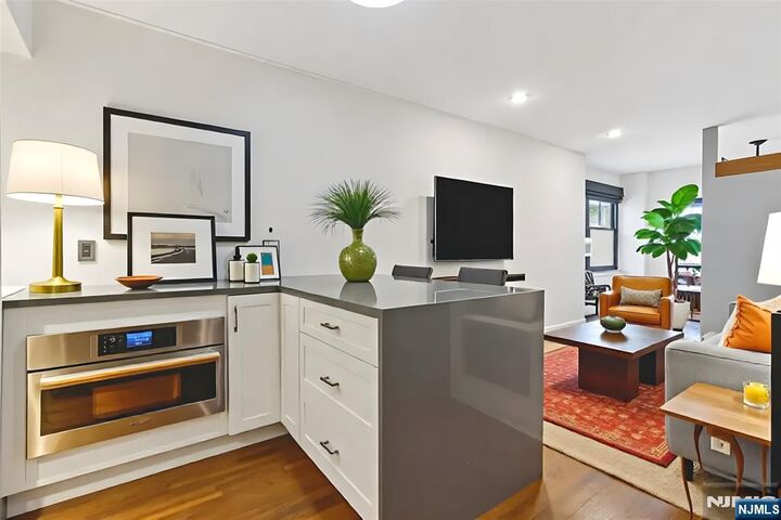 Property Photo:  3050 Edwin Avenue #2D  NJ 07024 