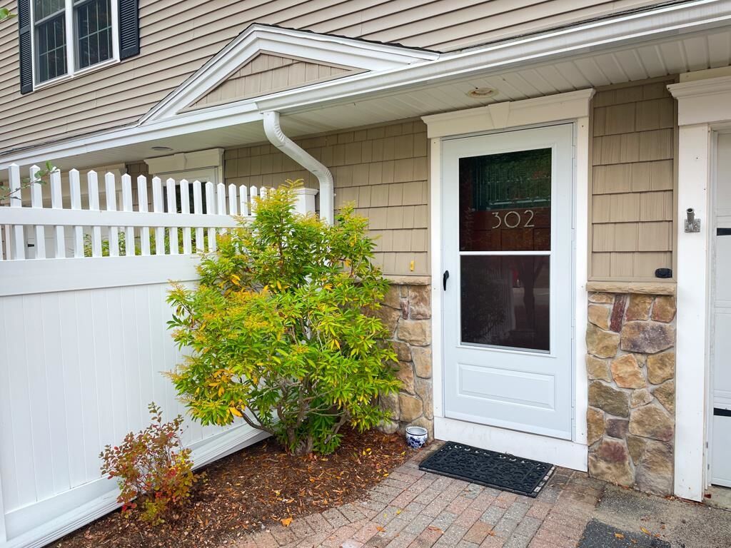 Property Photo:  302 Southfield Lane  NH 03458 