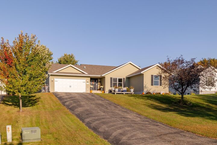 Property Photo:  1714 Jasmine Drive  MN 56308 