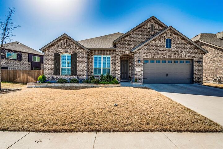 Property Photo: 512 Country Meadows Boulevard TX 75165