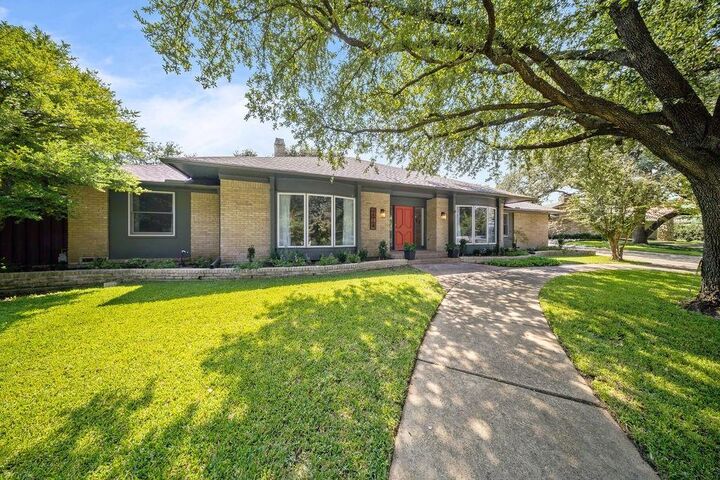 Property Photo: 11714 El Hara Circle TX 75230