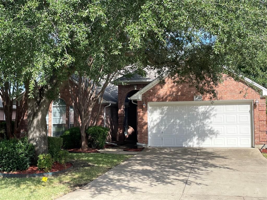 Property Photo: 1700 Clover Hill Road TX 76063