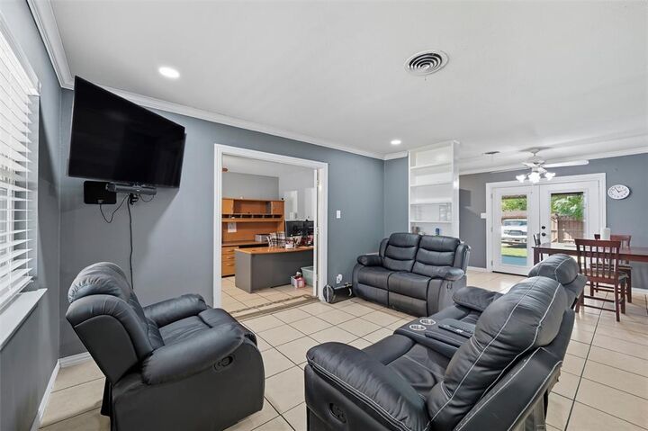 Property Photo: 1405 Juanita Street TX 75149