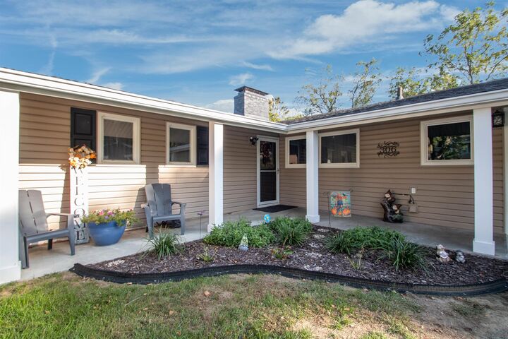 Property Photo:  306 Pelletier Dr  IA 51104 