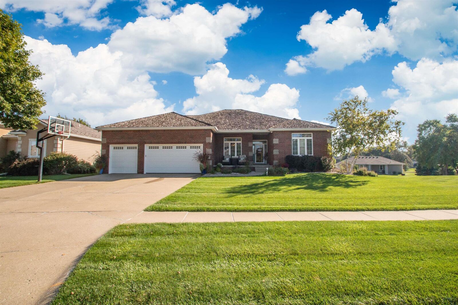 Property Photo: 4724 Grayhawk Ridge Trail IA 51106