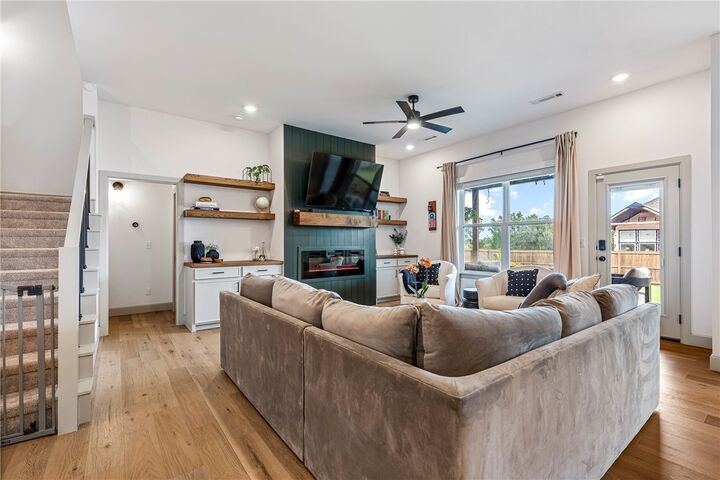 Property Photo:  1050 Mammoth Street  AR 72713