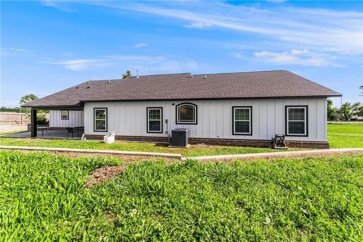 Property Photo: 1209 W Olive Street AR 72756