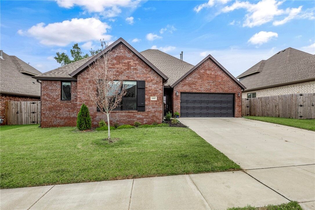Property Photo:  4402 SW Pawhuska Street  AR 72713 