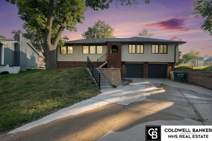 Property Photo:  813 Waterford Circle  NE 68046 