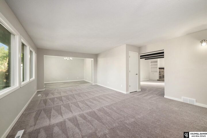 Property Photo:  813 Waterford Circle  NE 68046