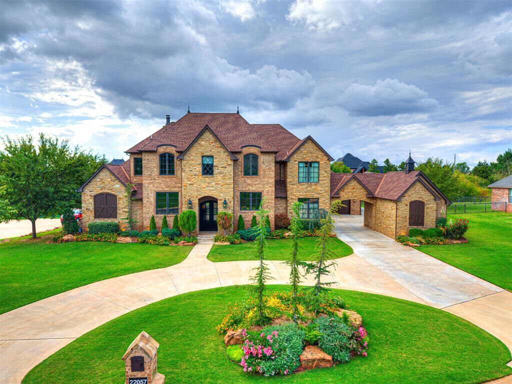 Property Photo:  22057 Water Oak Circle  OK 73012 