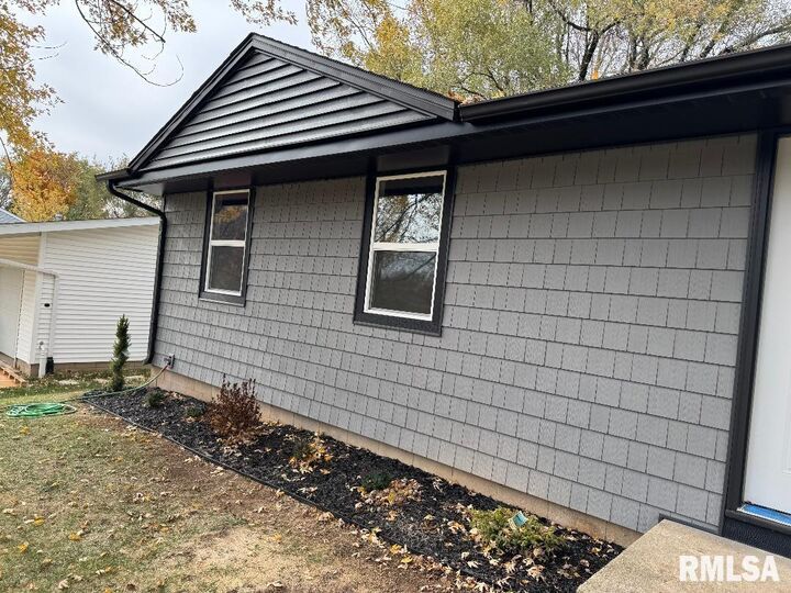 Property Photo:  5821 N Graceland Drive  IL 61614 