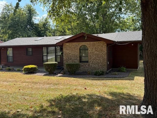 Property Photo:  601 Marteeny  IL 62864 