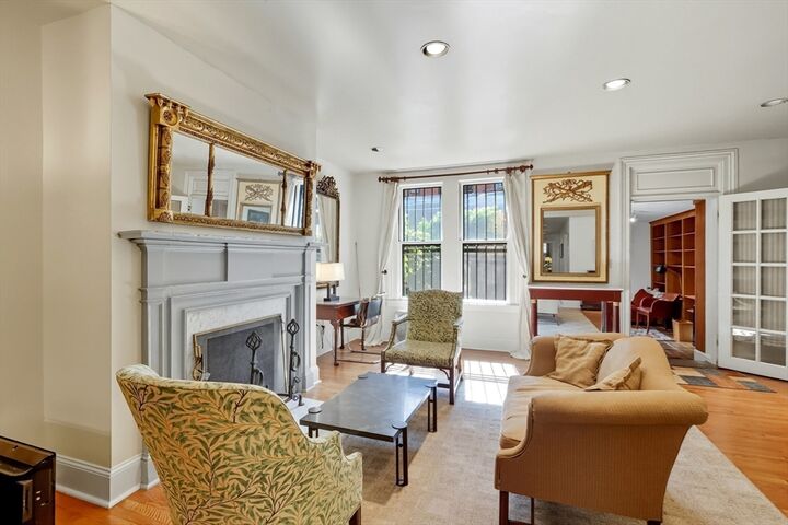 Property Photo:  118 Commonwealth Avenue 1  MA 02116 
