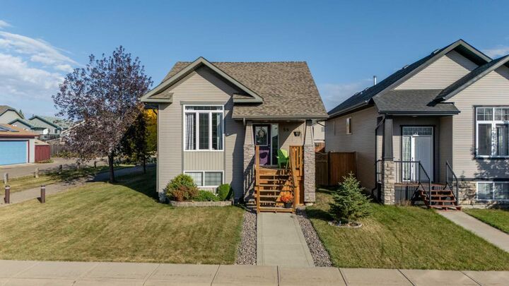 Property Photo:  59 Inkster Close  AB T4R 0A7 