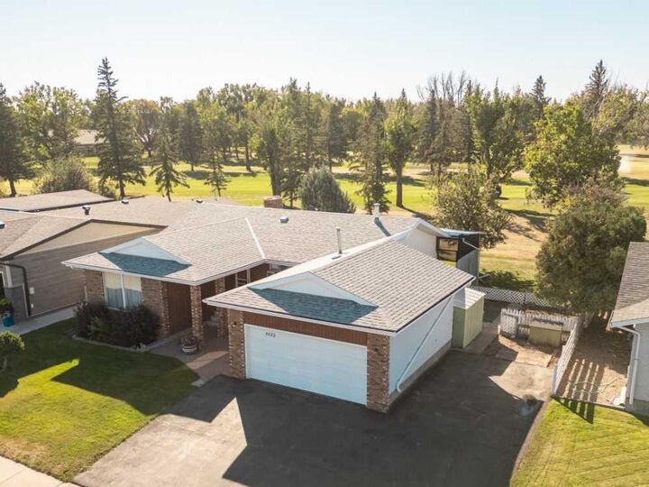 Property Photo:  4622 50 Avenue NE  AB T1G 2G8 