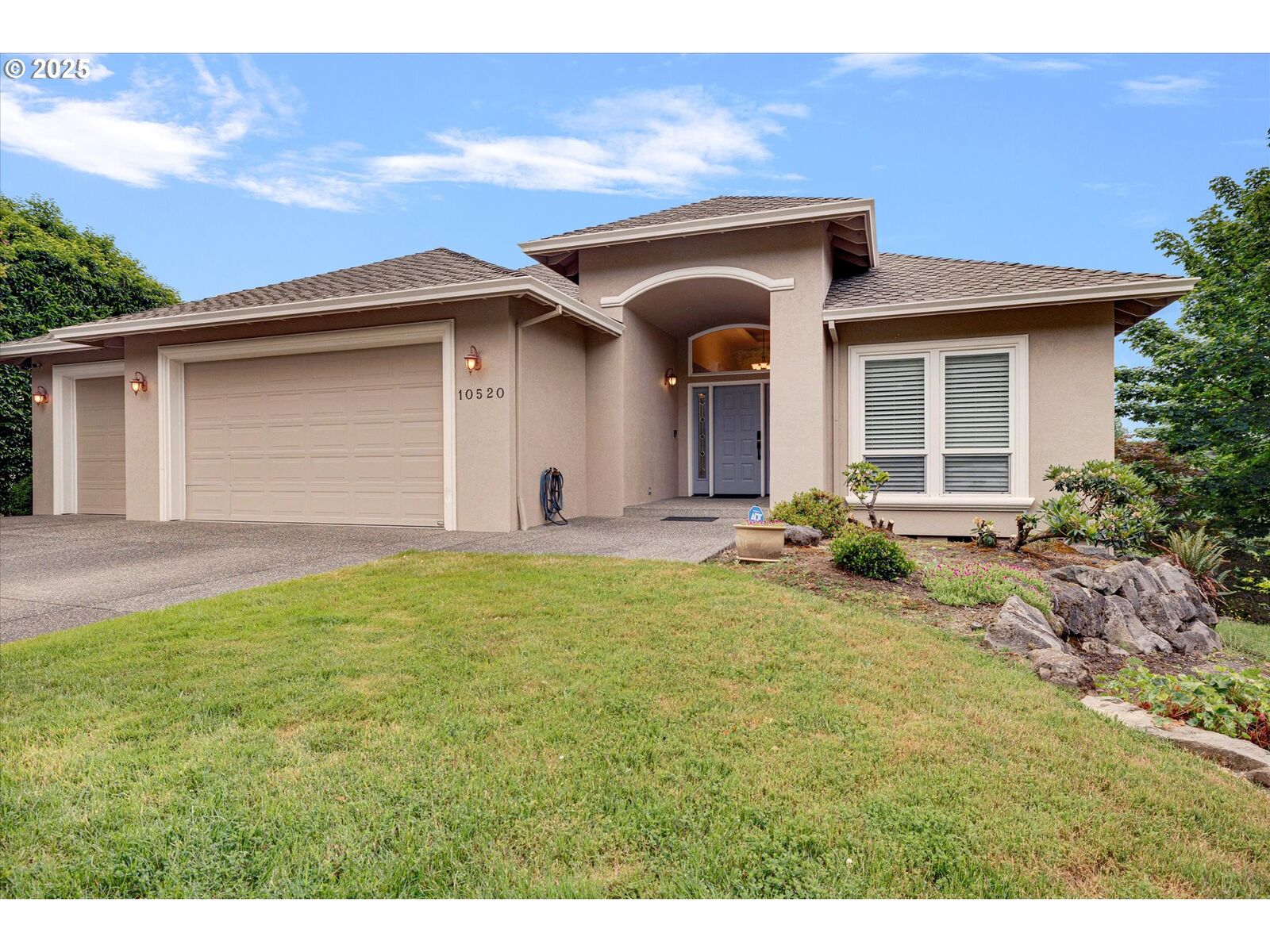 Property Photo:  10520 SE Isaac Dr  OR 97086 