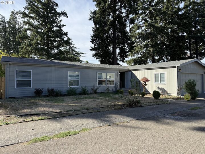 Property Photo:  6433 SE 125th Pl  OR 97236 