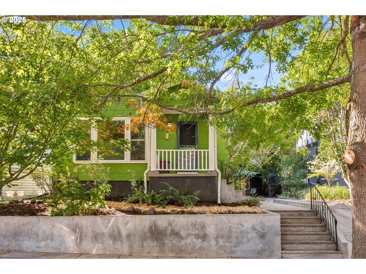 Property Photo:  2936 NE Everett St  OR 97232 