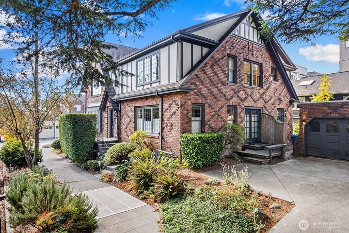 Property Photo:  4903  Linden Avenue N 3  WA 98103 