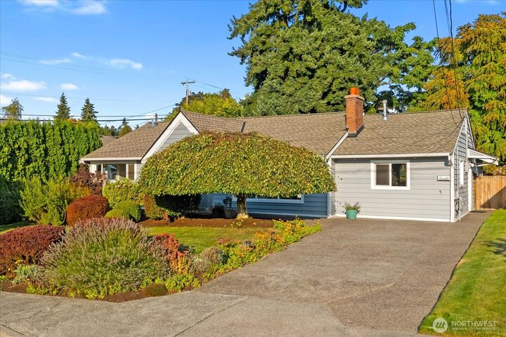 Property Photo:  912  7th Avenue N  WA 98020 