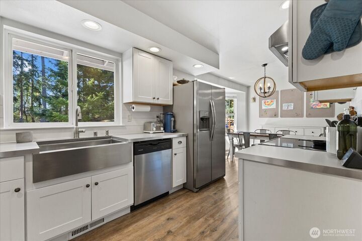 Property Photo:  897  James Way  WA 98282 