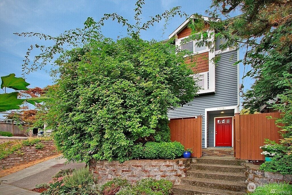 Property Photo:  4412  Burke Avenue N A  WA 98103 