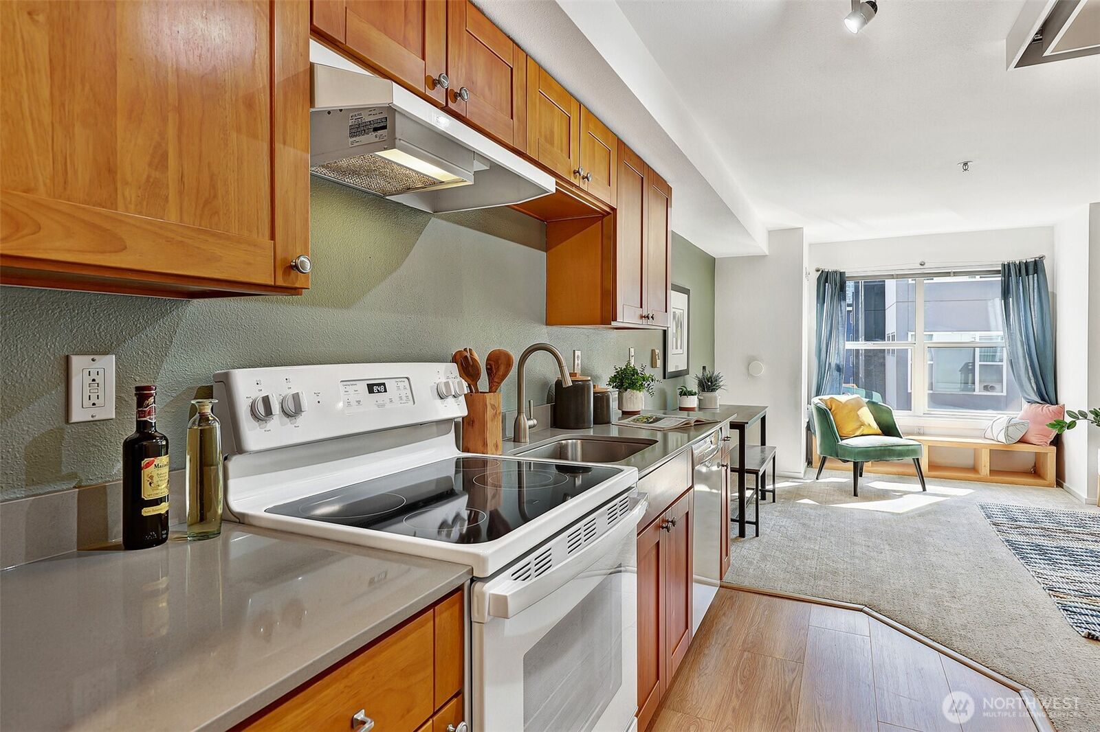 Property Photo: 425 Vine Street 626 WA 98121