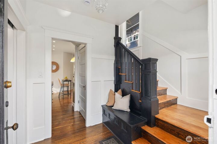 Property Photo:  20 W McGraw Street  WA 98119 