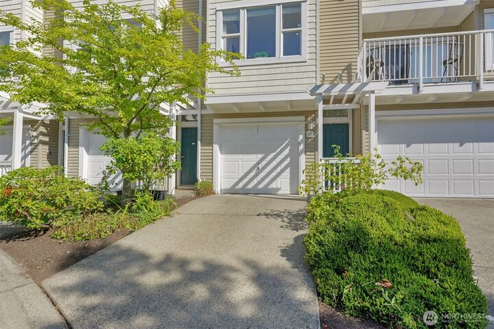 Property Photo:  2680  139th Avenue SE 115  WA 98005 