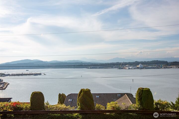Property Photo:  343  Farragut Avenue N  WA 98366