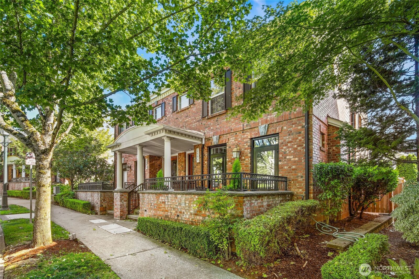 Property Photo:  2593 NE Park Drive  WA 98029 