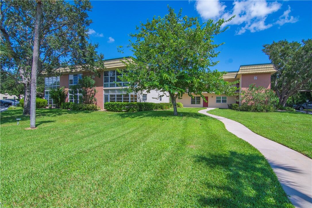Property Photo: 16 Vista Gardens Trail 105 FL 32962