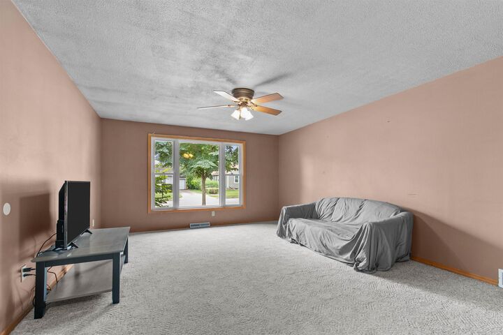 Property Photo: 826 W Weiland Avenue WI 54914