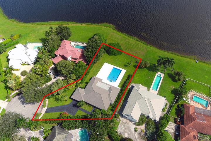 Property Photo: 8 Woodbrook Circle FL 33401