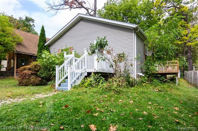 Property Photo:  4080 Cass Elizabeth Road  MI 48328 