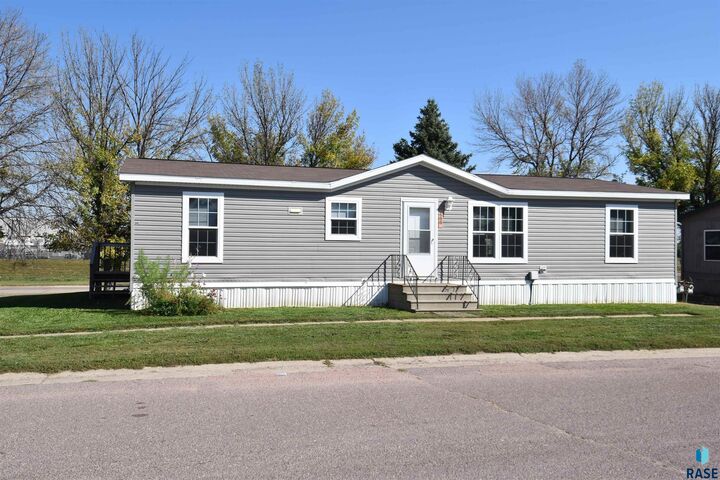 600 N Swan Pl  Sioux Falls SD 57107 photo