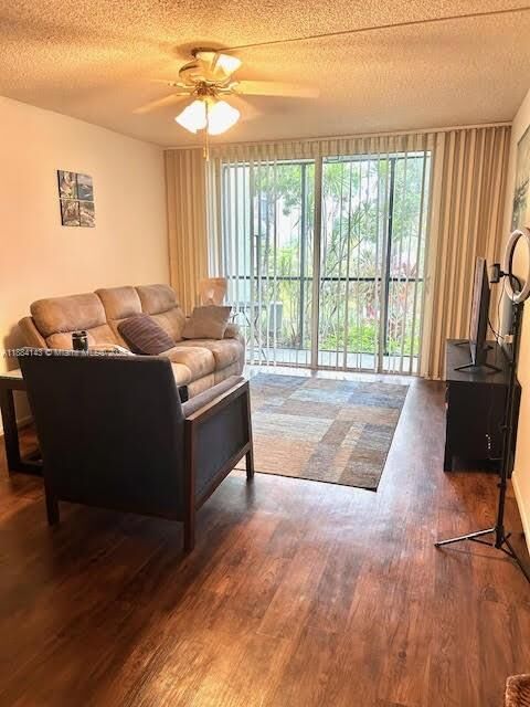Property Photo: 5300 NE 24th Ter 118C FL 33308
