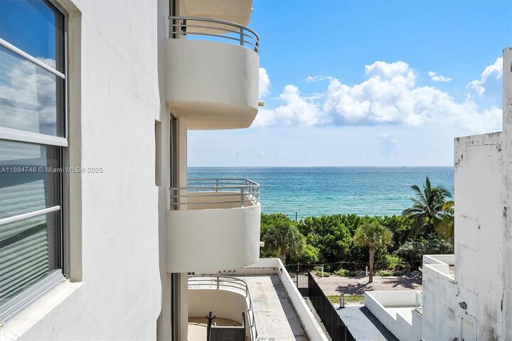 Property Photo:  5555 Collins Ave 5P  FL 33140 