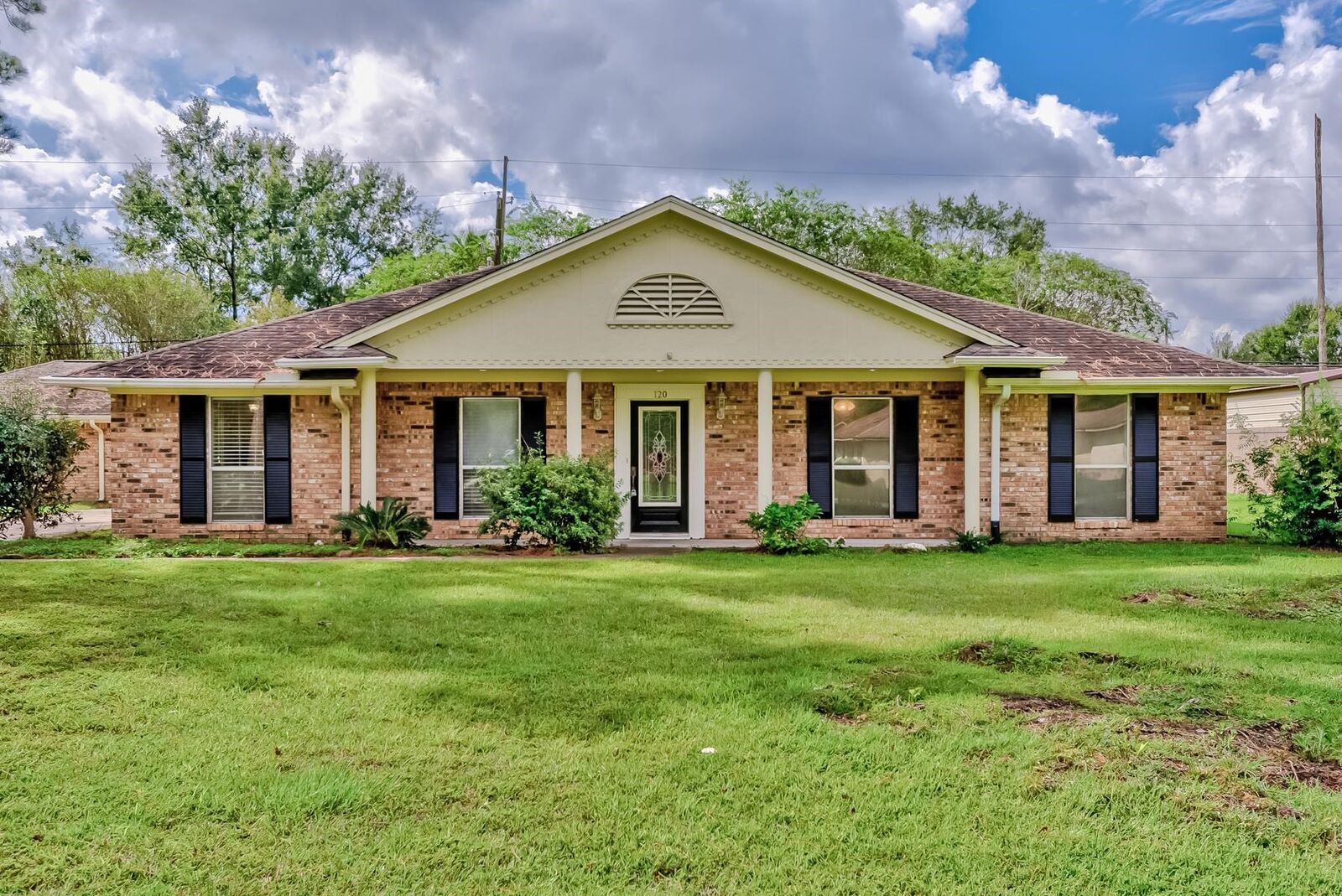 Property Photo: 120 Parkway TX 77657
