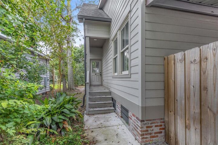 Property Photo:  707 Division Street B  LA 70601 