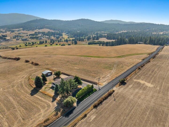 Property Photo:  5621 S Conklin Rd  WA 99016 