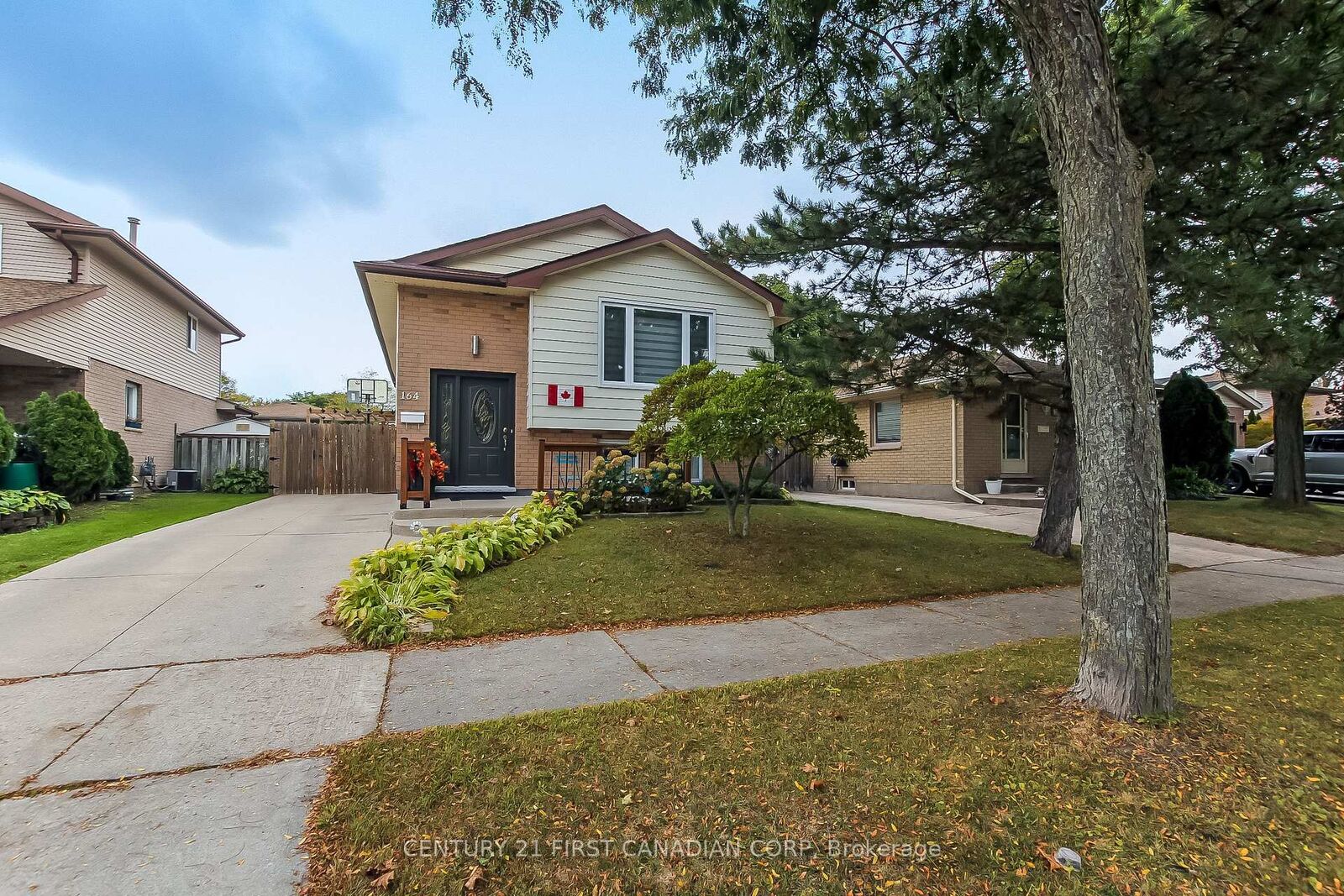 Property Photo:  164 Clara Crescent  ON N6E 3G8 
