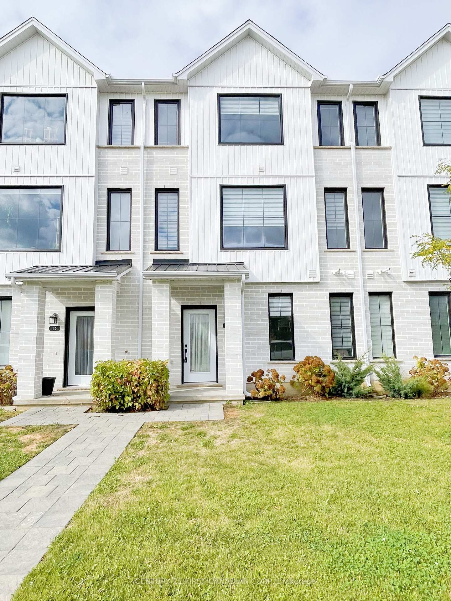 Property Photo:  1781 Henrica Avenue 44  ON N6G 0Y2 