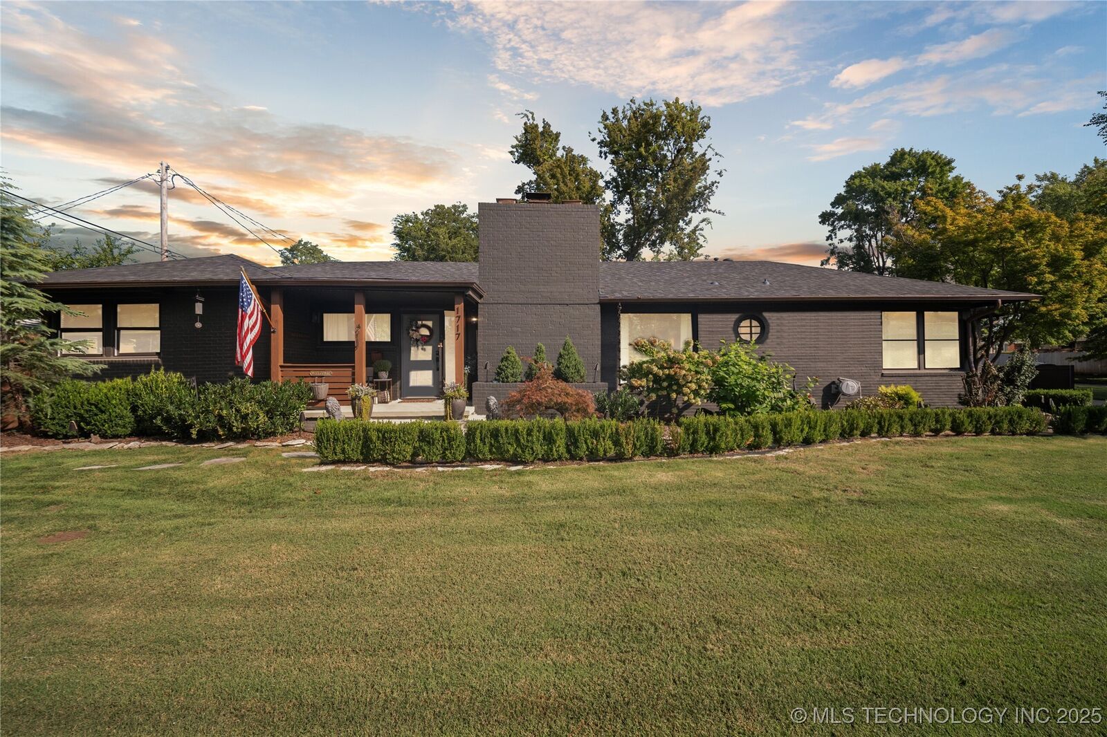 Property Photo: 1717 E 36th Street OK 74105