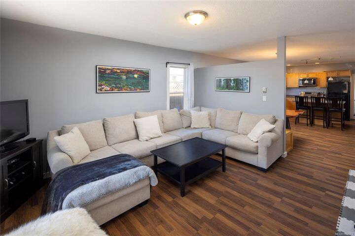 Property Photo:  948 Mason St  BC V8T 1A2 
