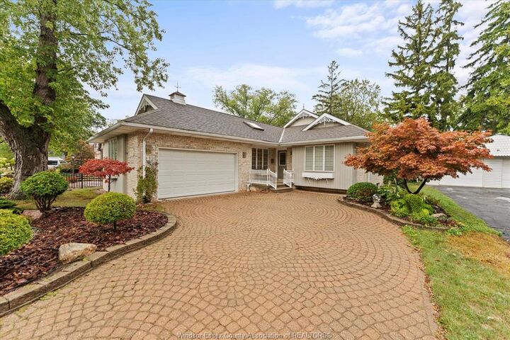 Photo de la propriété:  726 Roseland Drive South  ON N9G 1T8 