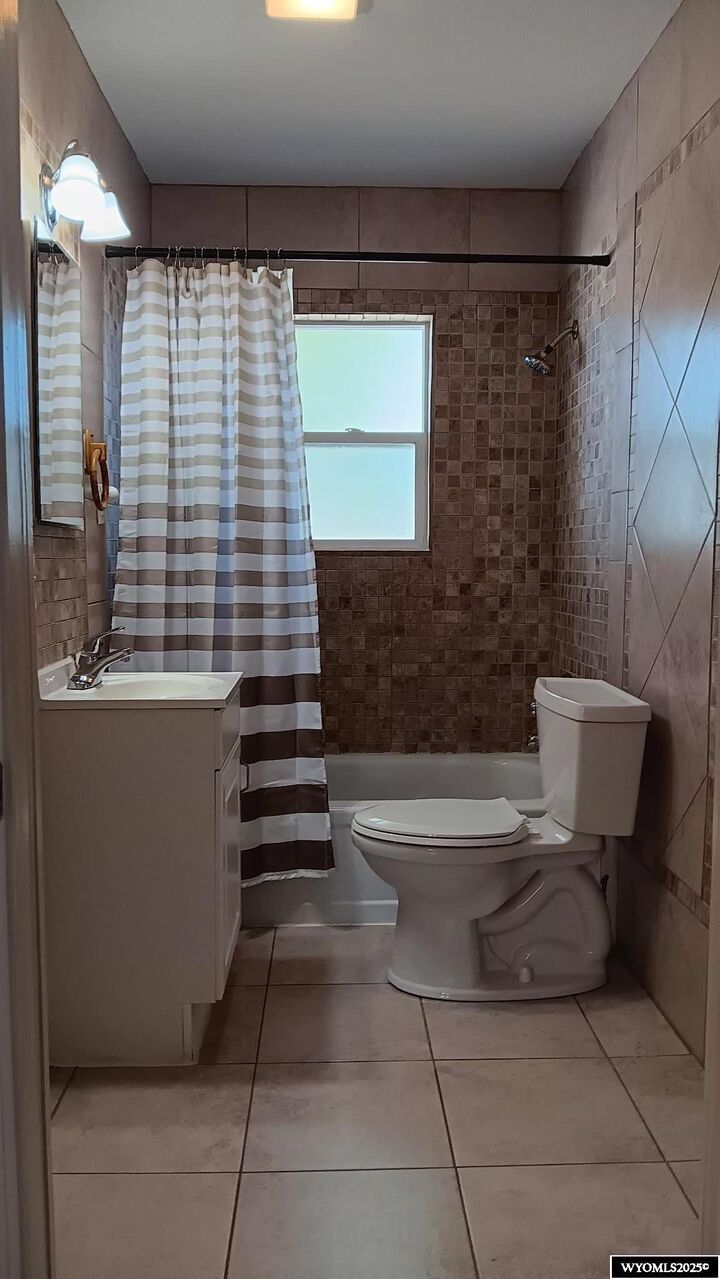 Property Photo: 1128 E 10th Street WY 82601