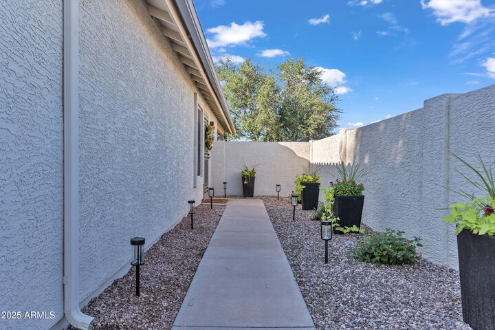 Property Photo:  1020 W Myrna Lane  AZ 85284 