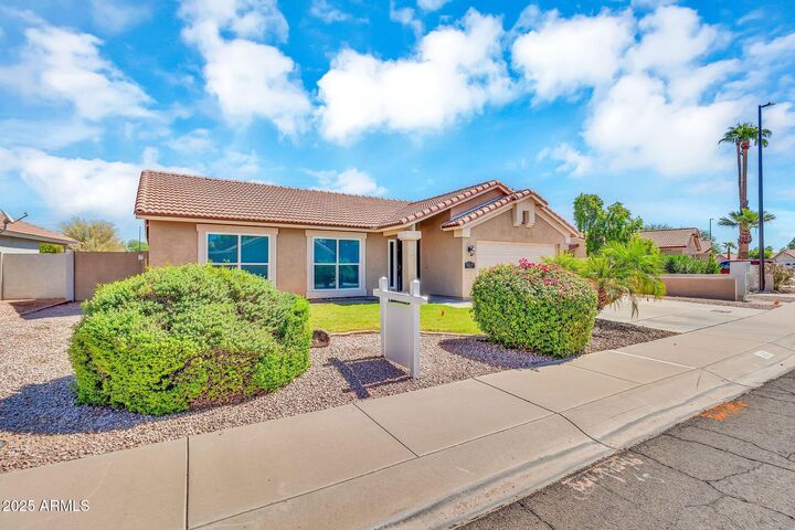 Property Photo:  613 S Monterey Street  AZ 85233 